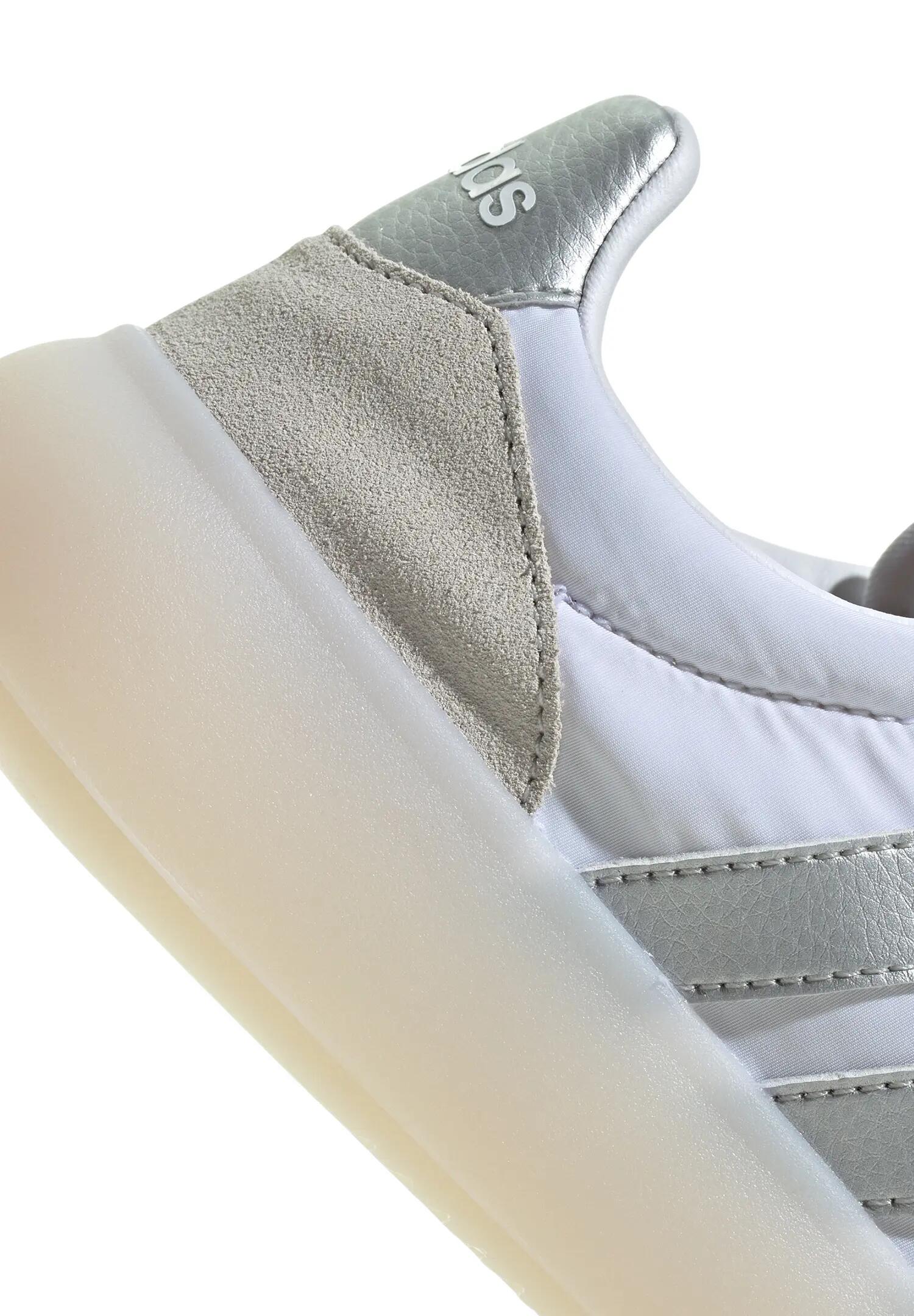 Baskets Adidas Modèle Barreda Decode Couleur Blanc 5/15