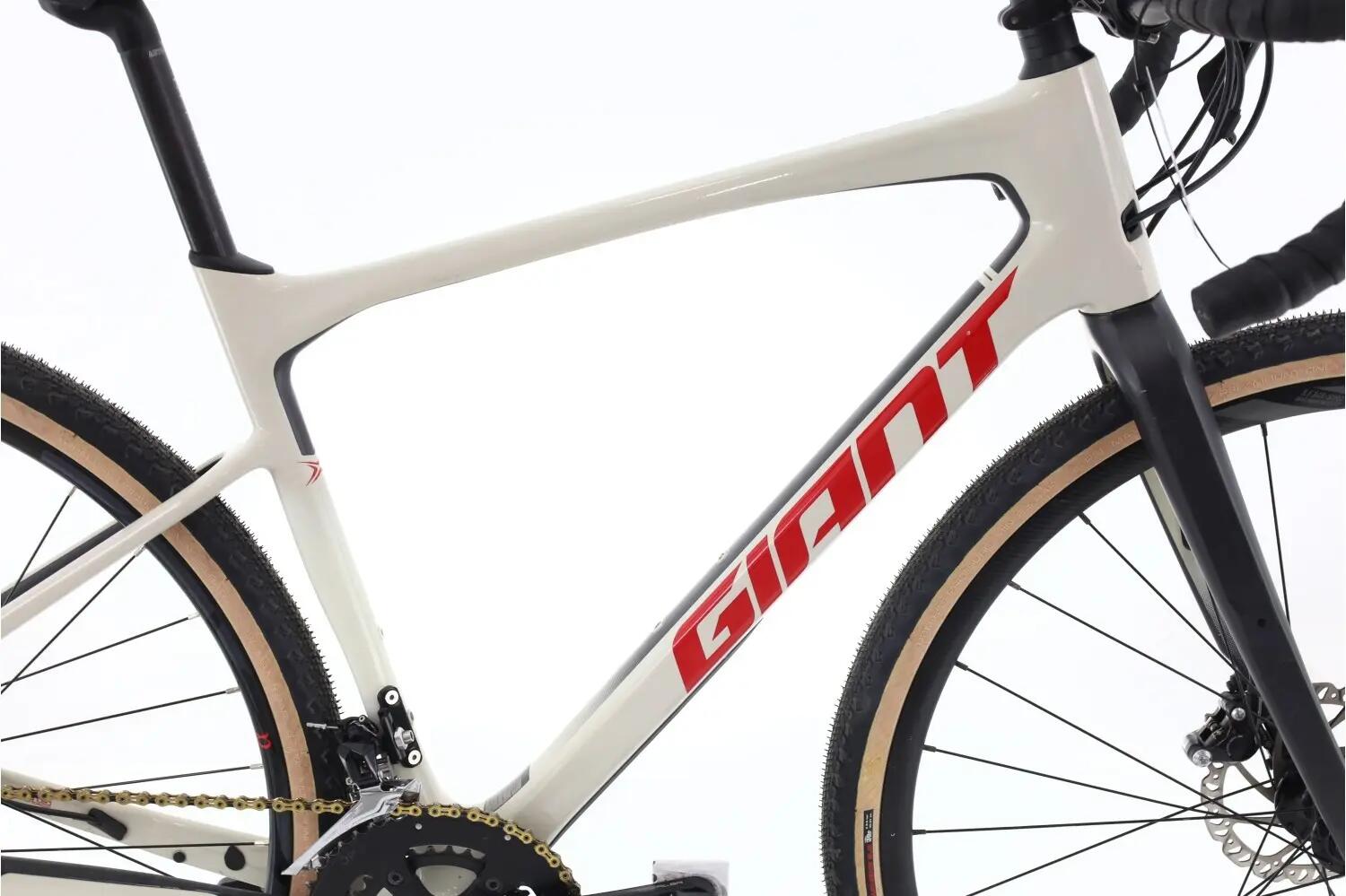 Bici gravel ricondizionata ·  Revolt · Ottimo stato 2/8