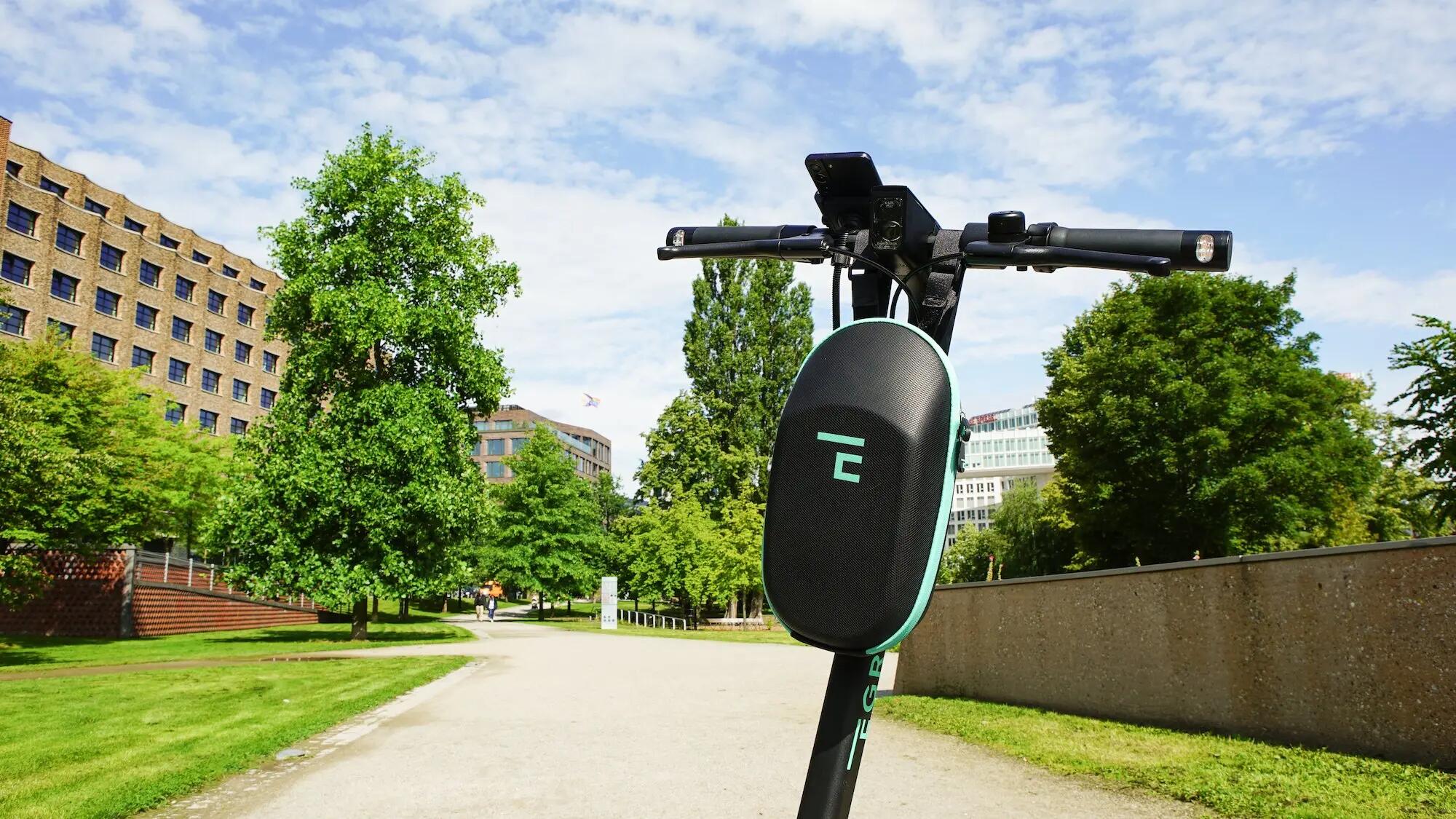 Easy Bag | Sacoche universelle pour guidon d’E-Scooter – capacité de 3 L 4/4