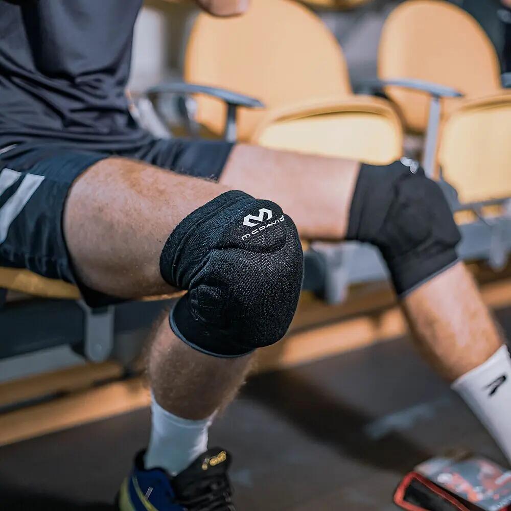 602 - PAIRE DE GENOUILLERES DE VOLLEY-BALL McDavid noir 4/5