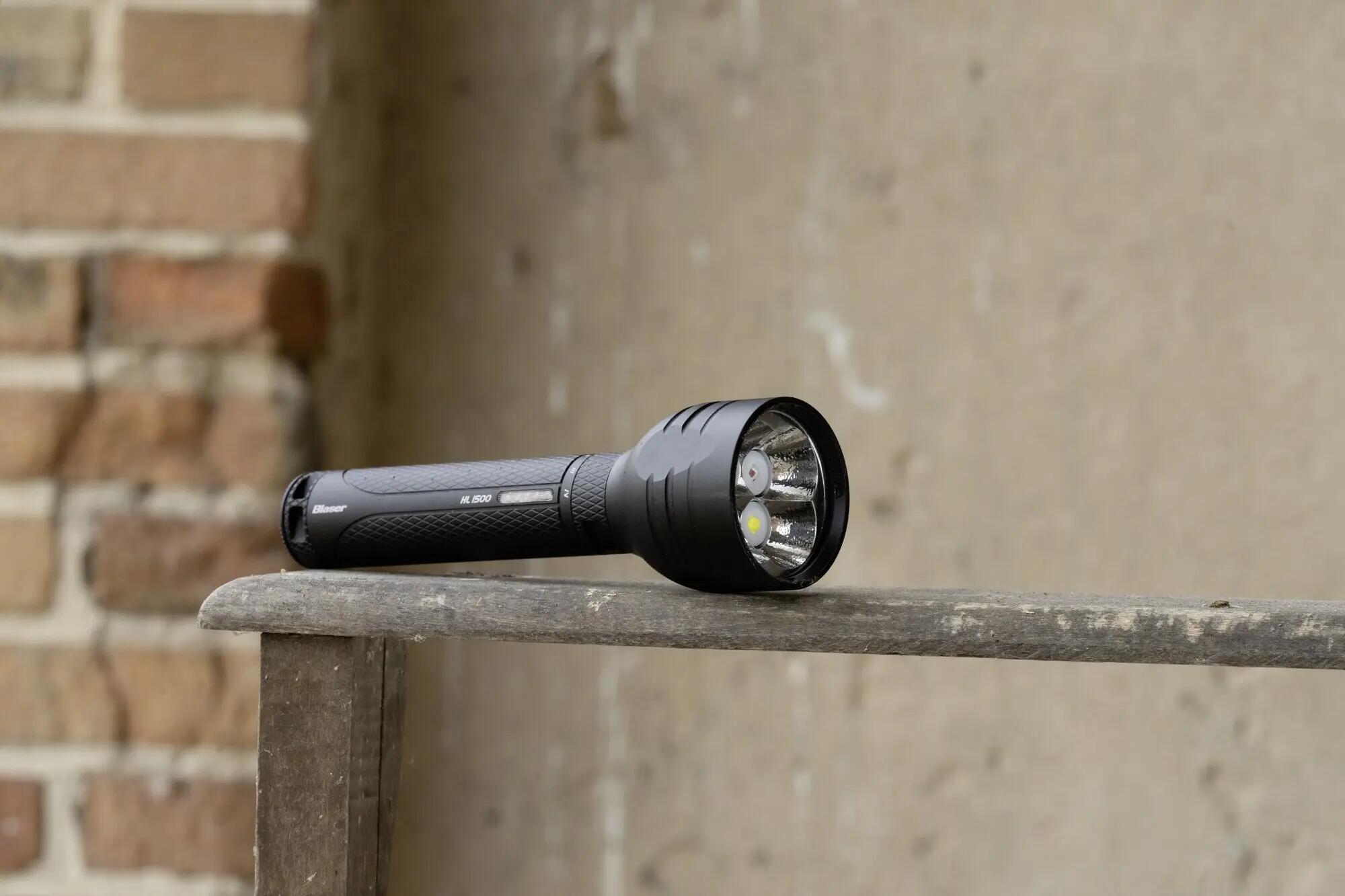 Zaklamp HL 1500 4/4