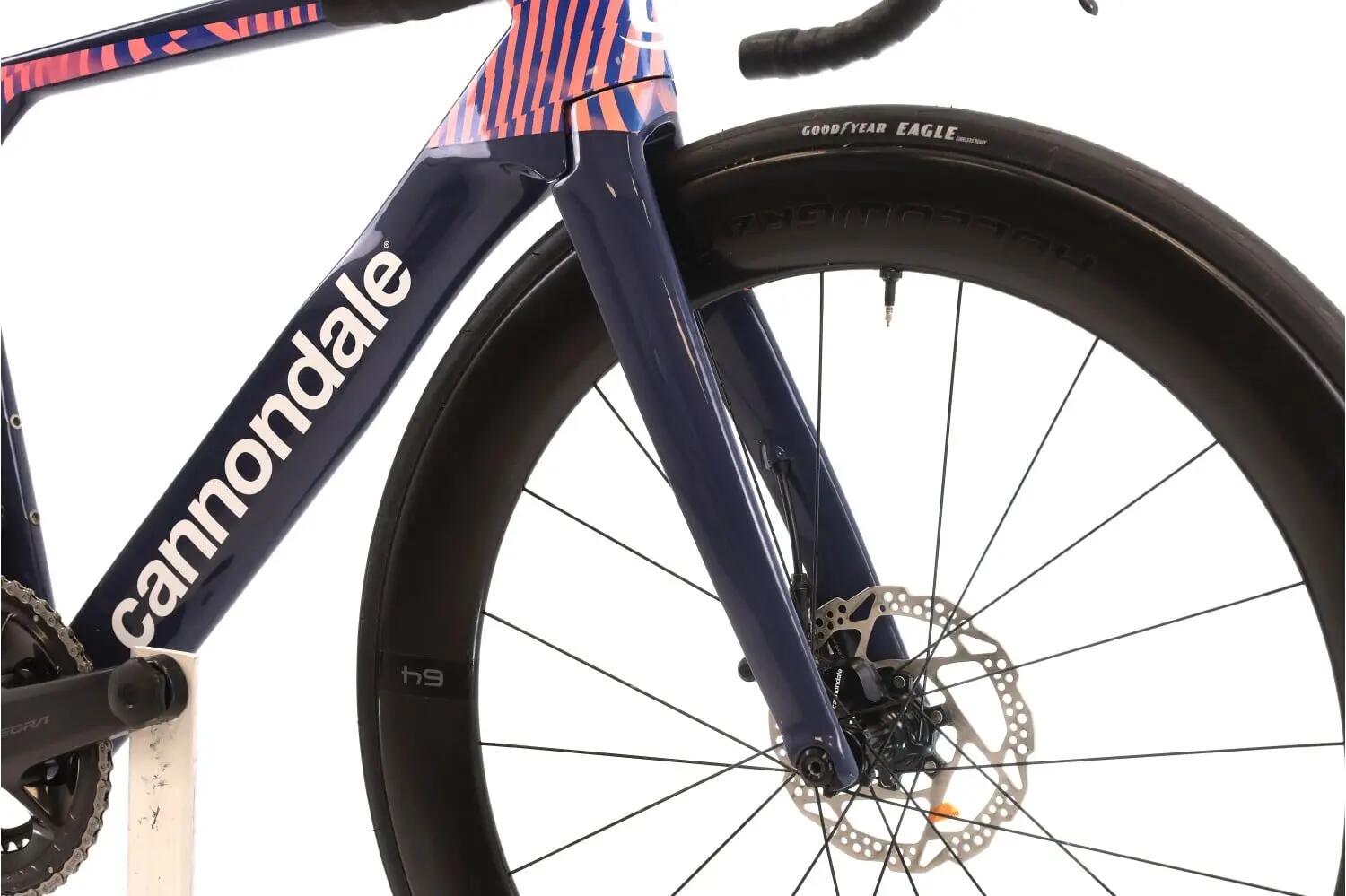 Vélo de route reconditionné ·  SystemSix Hi-MOD Di2 12V · Très bon état 5/8