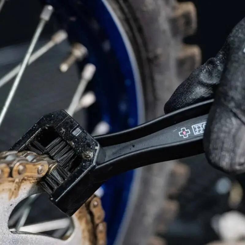 Zestaw do czyszczenia i smarowania łańcucha motocyklowego OFF-ROAD MUC-OFF 2/5