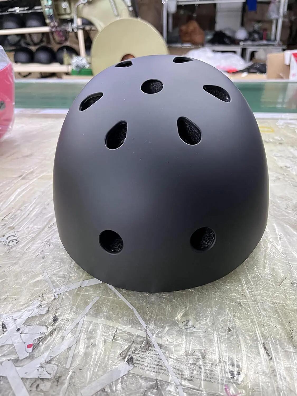 Casque ajustable pour enfants avec genouillères, coudières et protège-poignets - 8/9
