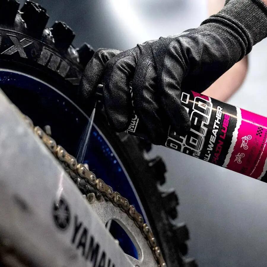 Zestaw do czyszczenia i smarowania łańcucha motocyklowego CHAIN CARE  MUC-OFF 4/5