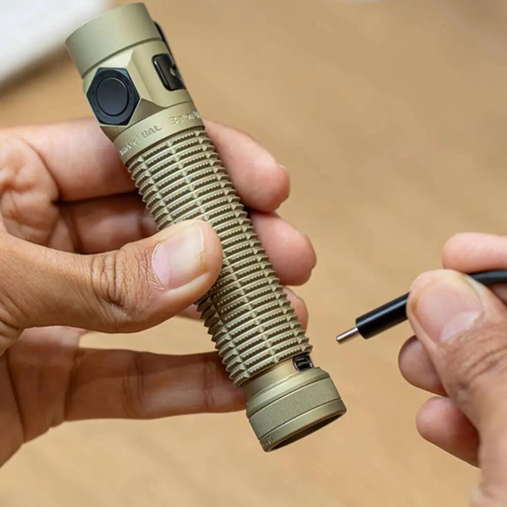Lanterna EDC Olight Baton 4 Ultra 1800 lúmenes compacta e recarregável 8/10