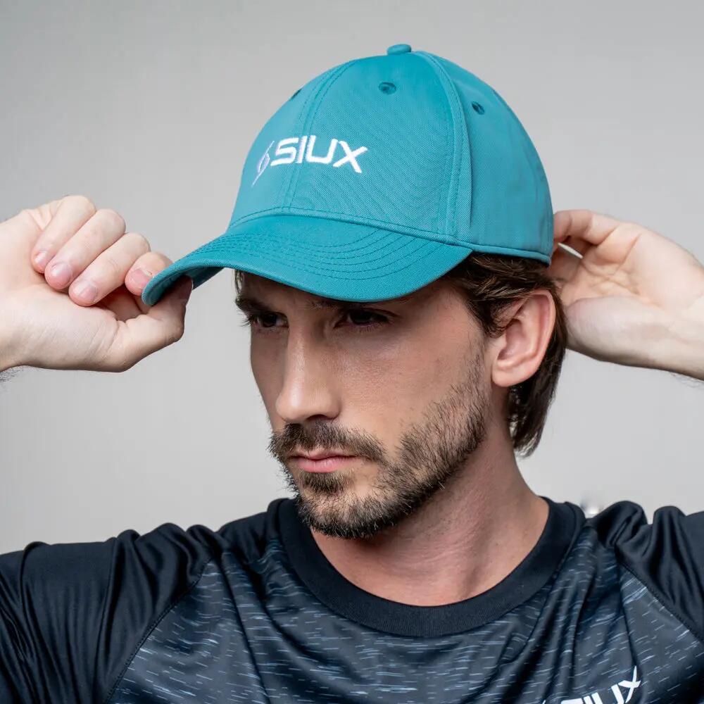 SIUX Basic 26 Green | Lightweight, breathable and adjustable padel cap