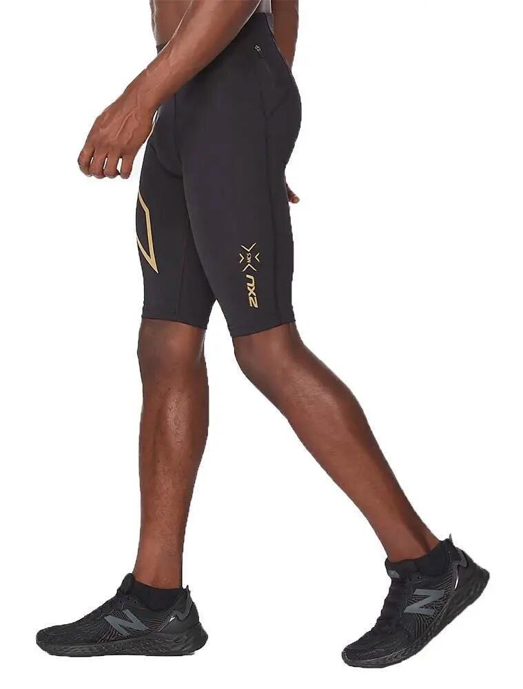 Pantaloncini a compressione Light Speed ​​da uomo 2XU - Nero/Oro - Taglia S 3/5