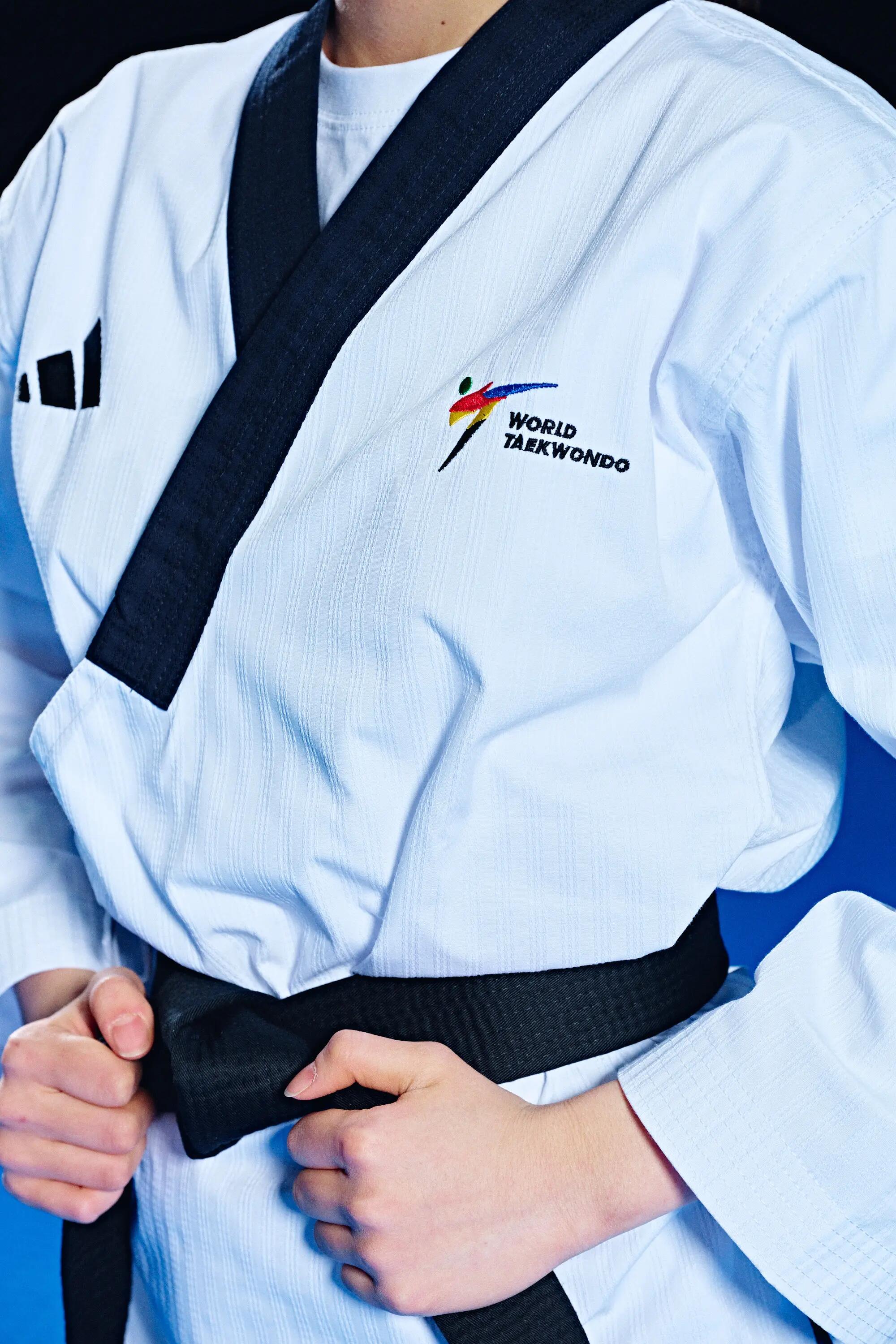 Dobok femme poomsae adulte  (couleur : blanc/col noir - taille : 170) 7/7