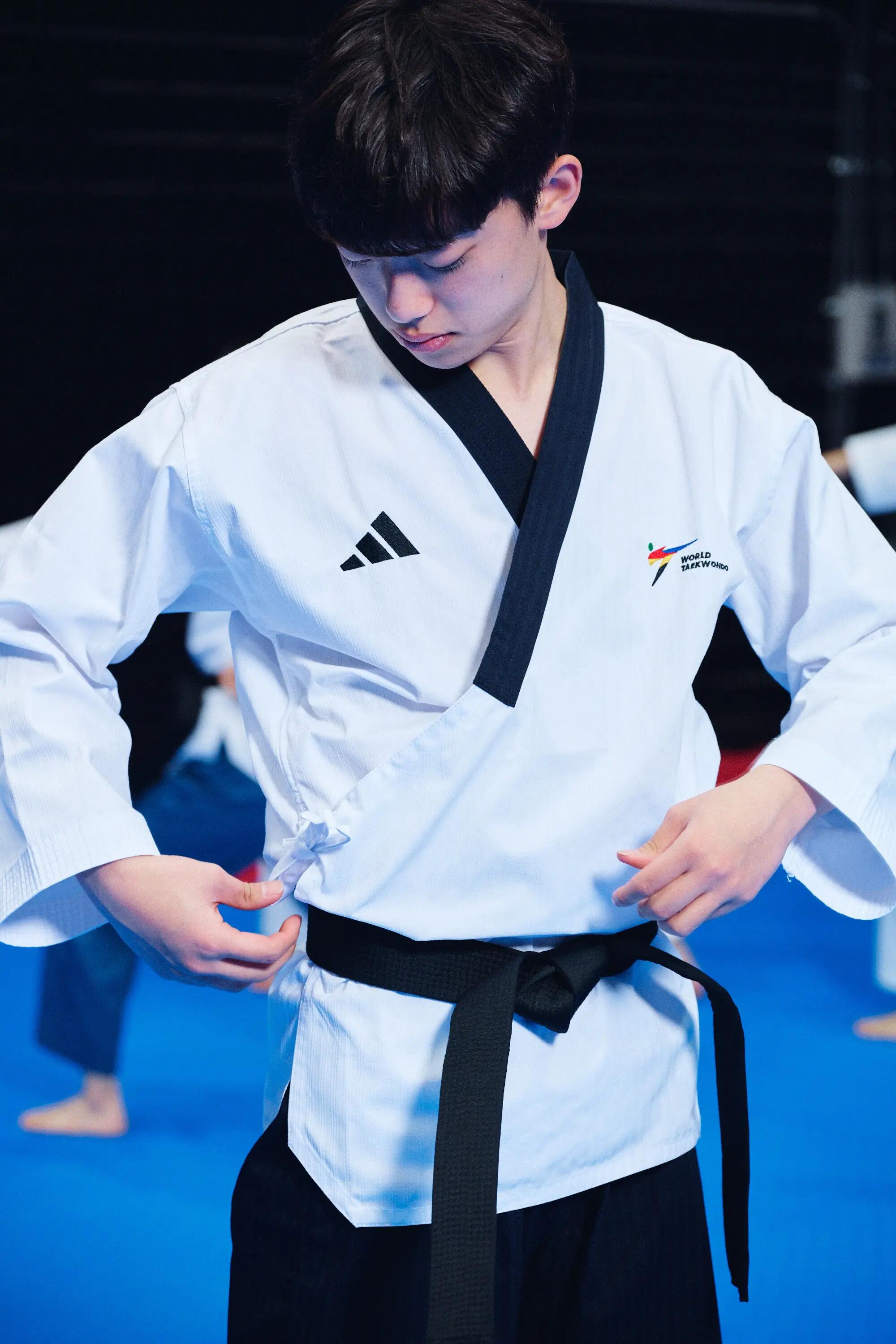 Dobok homme poomsae  adulte 5/7
