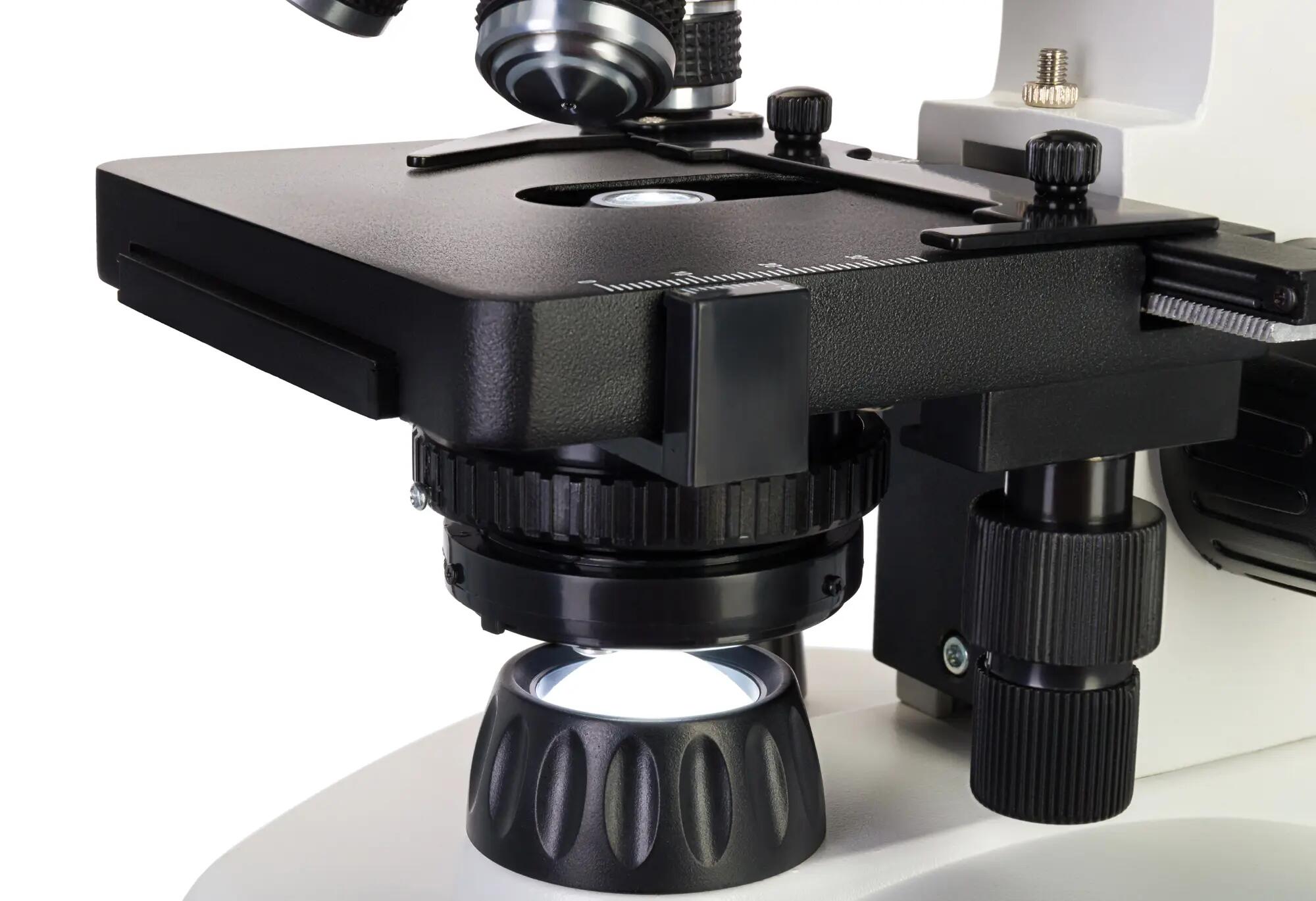 Microscopio digitale Levenhuk Discovery Atto Polar con libro in inglese 12/14