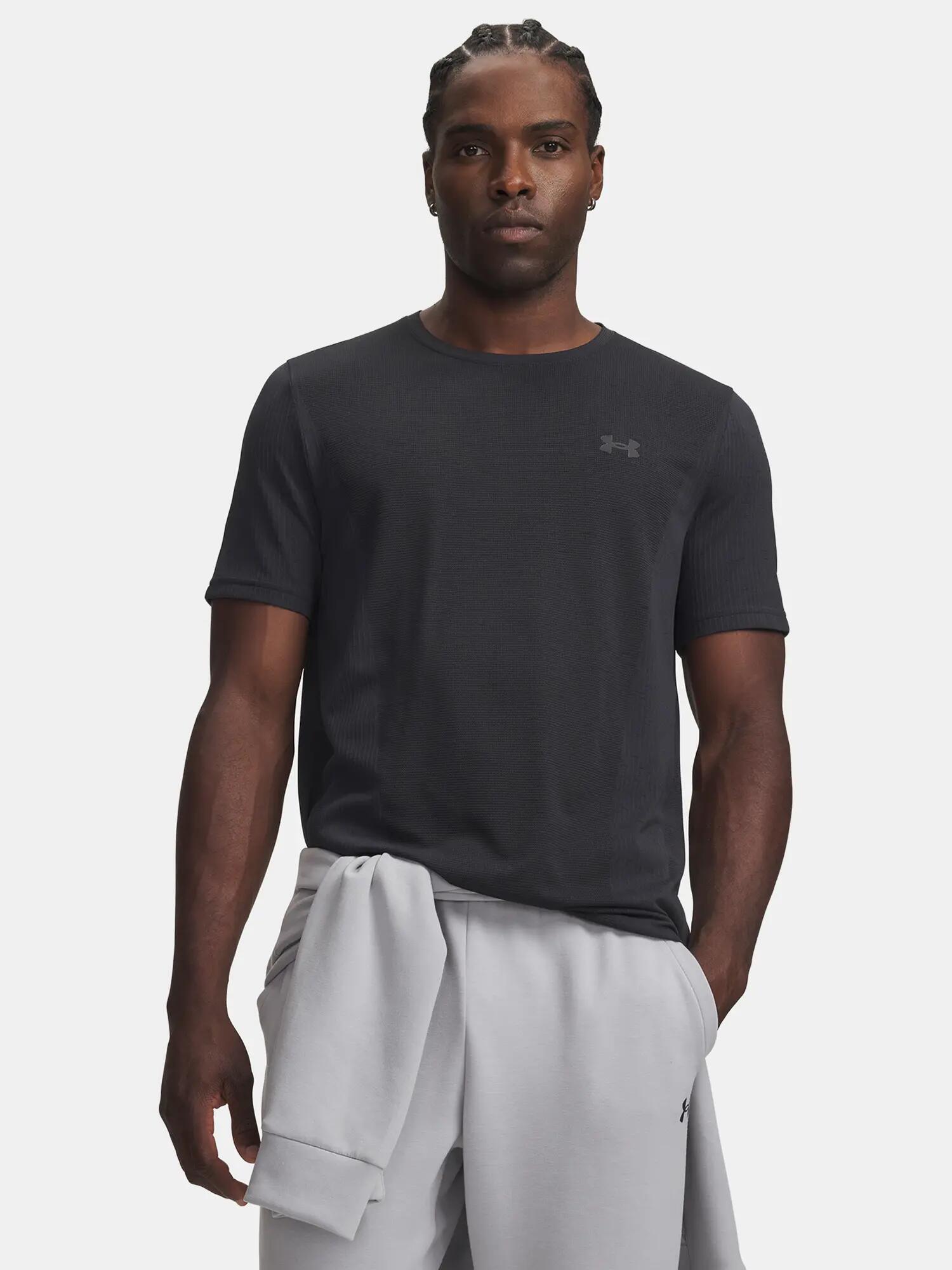 UNDER ARMOUR picture