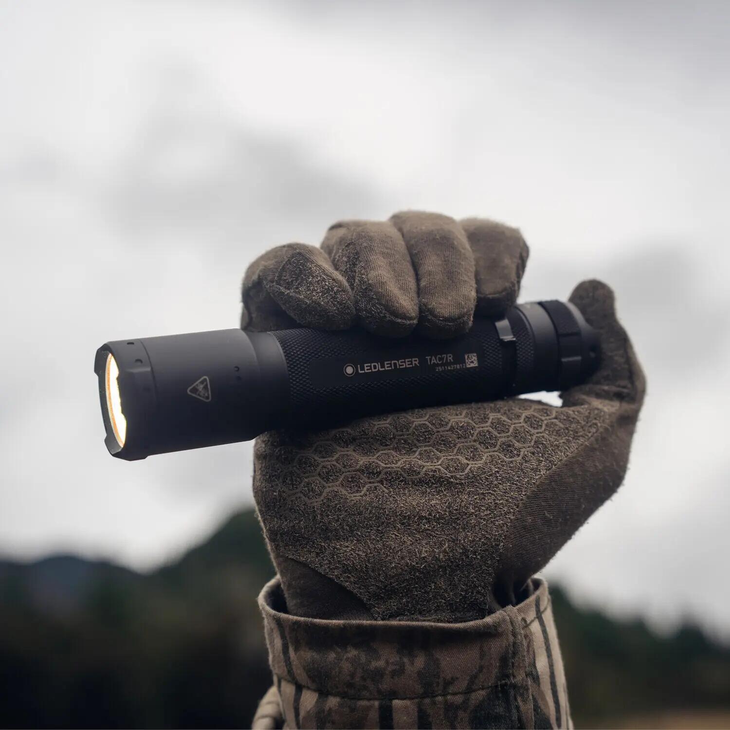 Lampe torche tactique – Chasse, Aventure – 3200lm IP68 370m RGB – TAC7R 13/15