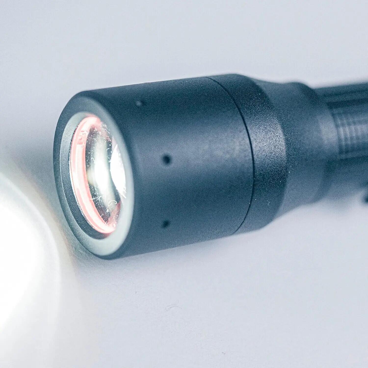 Linterna LED P5 – 200 lm, IP54, alcance 170 m, 1xAA 4/7