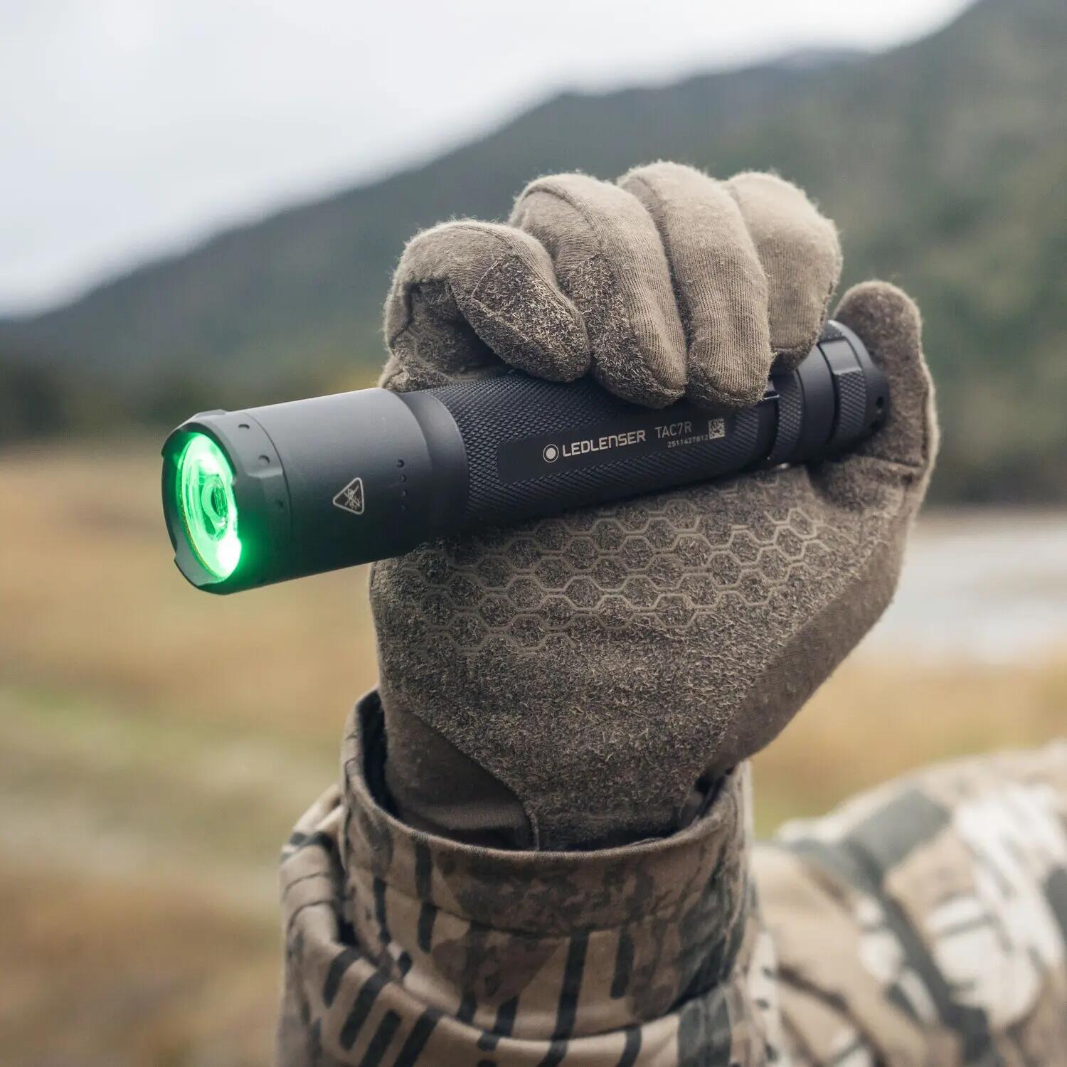 Lampe torche tactique – Chasse, Aventure – 3200lm IP68 370m RGB – TAC7R 11/15