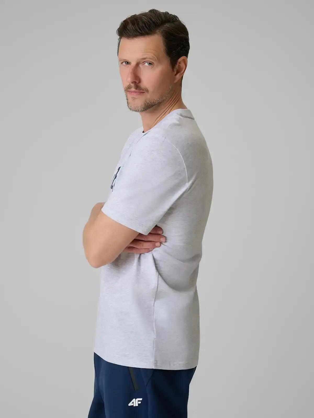 T-SHIRT MĘSKI 4F KOSZULKA SPORTOWA Z NADRUKIEM BAWEŁNIANA  M3326 SS26 3/10