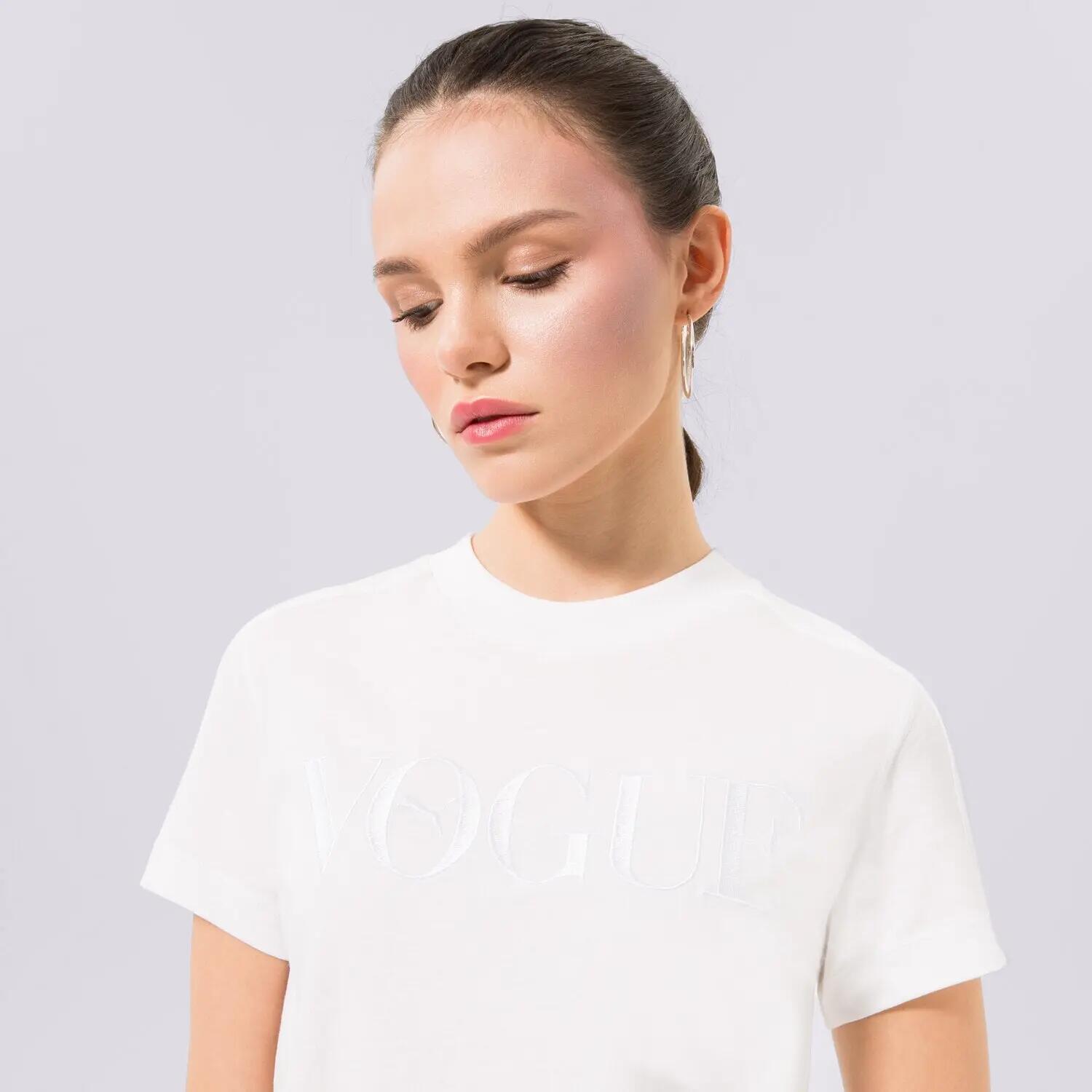 T-SHIRT DAMSKI KOSZULKA PUMA-T-SHIRT PUMA X VOGUE REGULAR TEE 2/5
