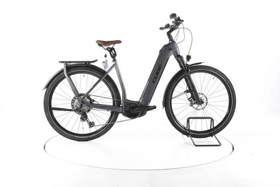 Tweedehands - Cube Kathmandu Hybrid SLT Trekking E-Bike Lage instap - Zeer goed
