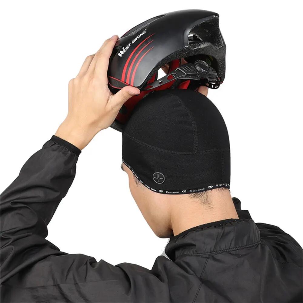 Berretto ciclismo termico antivento con foro per auricolari 6/7