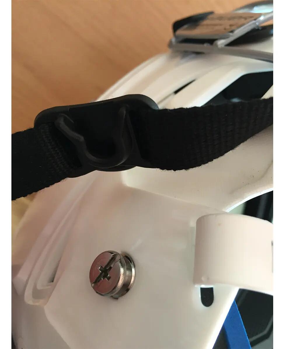 Náhradní šroub k helmě Fm Sliding Buckle (1ks) 2/2