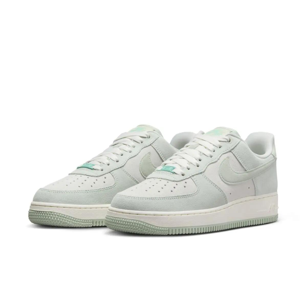 NIKE picture