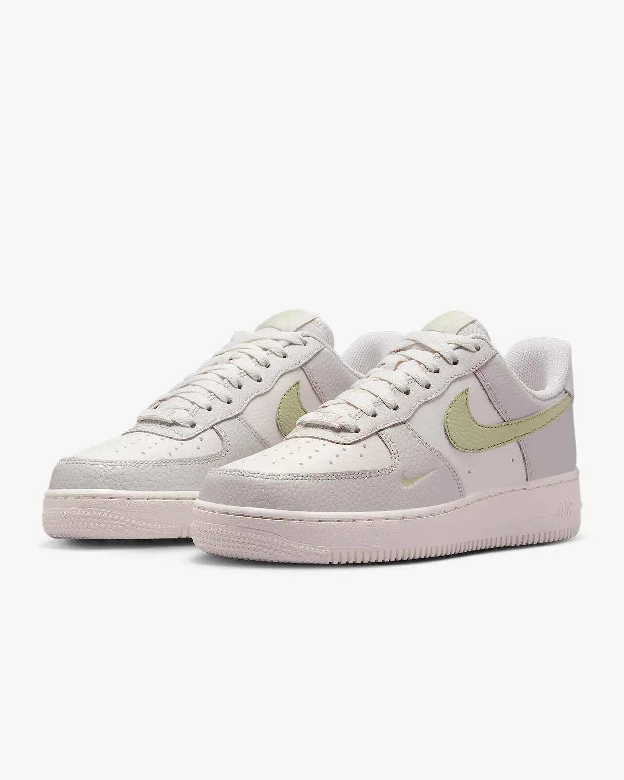 Buty damskie  NIKE AIR FORCE 1 '07 36 2/7