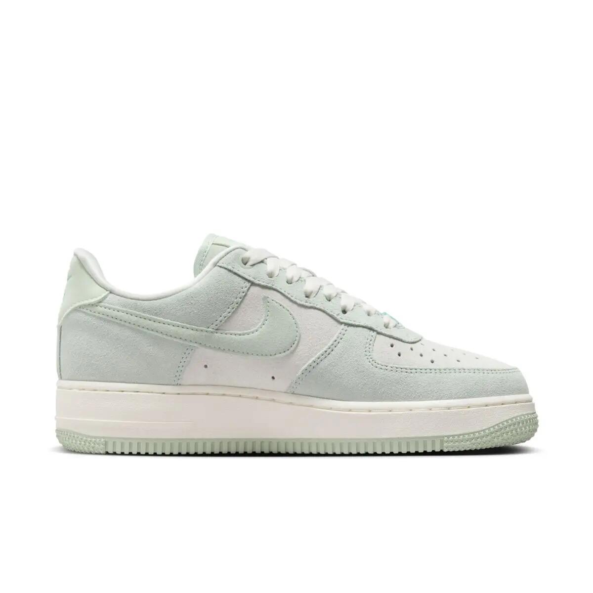 Buty damskie  NIKE AIR FORCE 1 '07 SE 36 3/7
