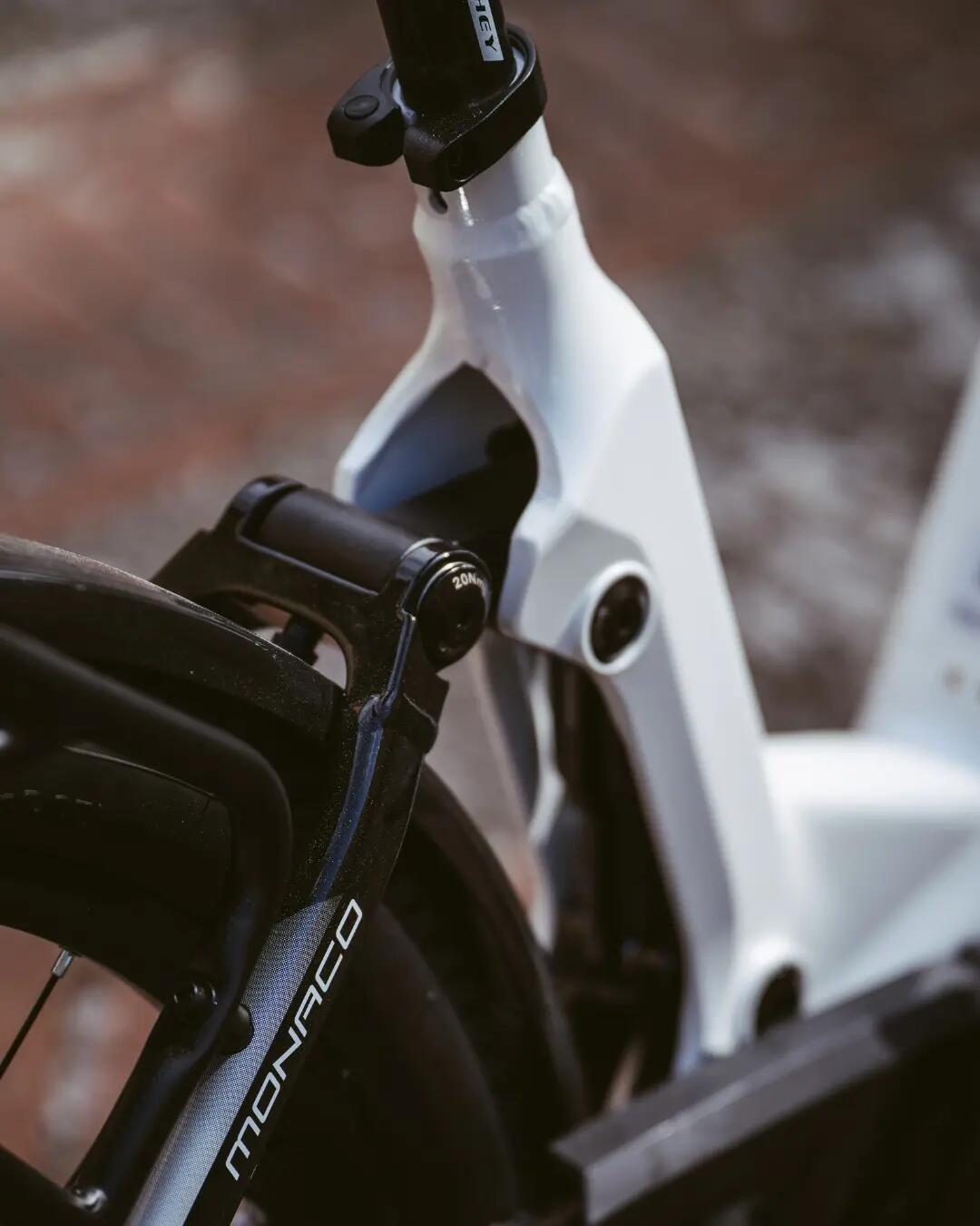 Vélo ville électrique semi rigide 27.5" MONACO BE34 Shimano Cues 10V BOSCH 800Wh 8/11