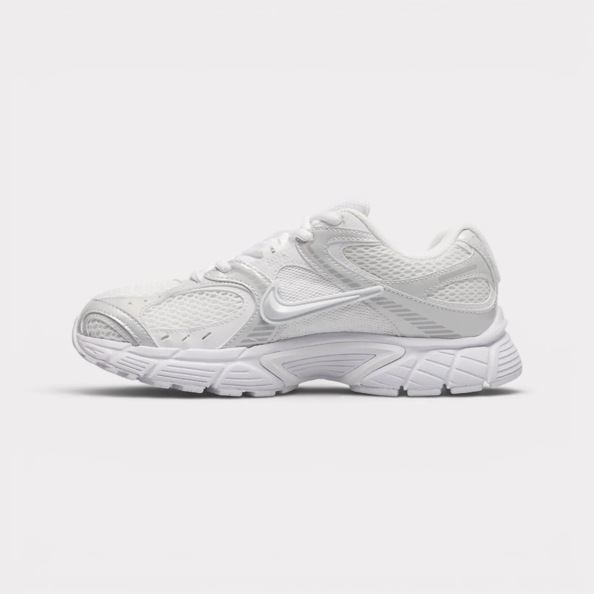 Nike V5 RNR - White Metallic Silver 3/6