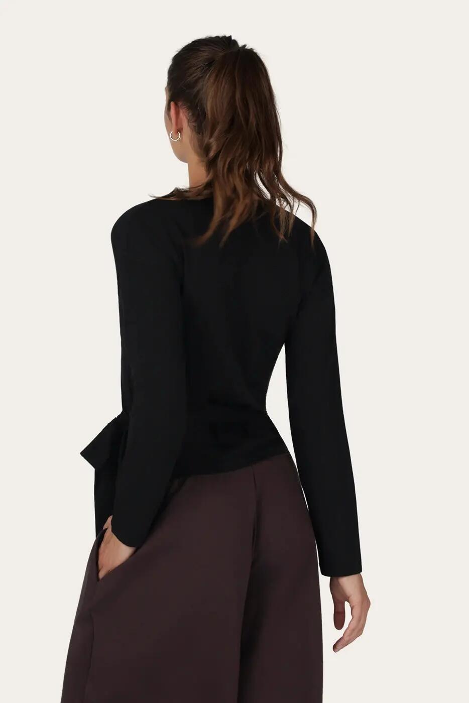 Aurora Wrap Yoga  Vest – Onyx Black 3/6