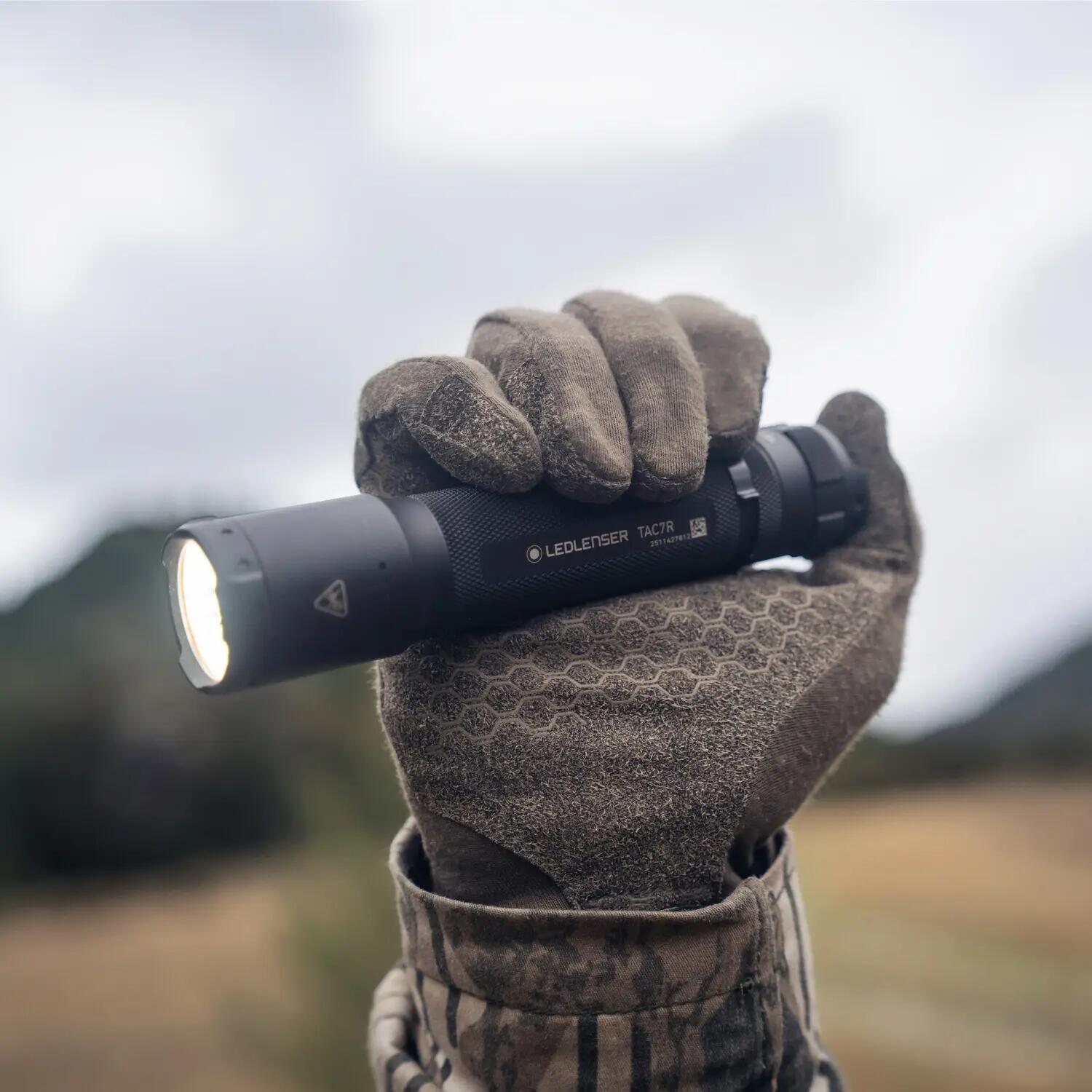 Lampe torche tactique – Chasse, Aventure – 3200lm IP68 370m RGB – TAC7R 14/15