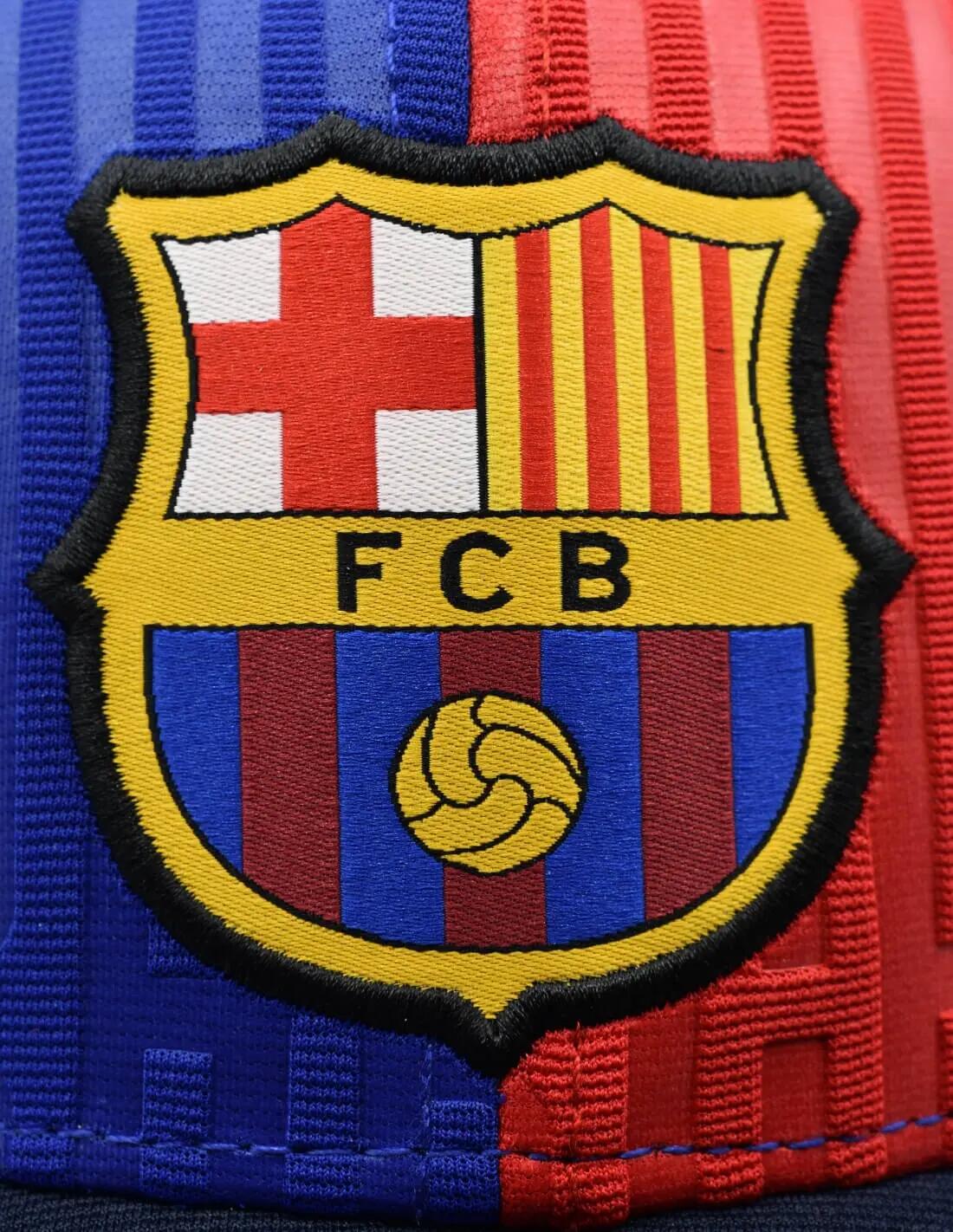 Gorra FC Barcelona Adulto Azulgrana con Escudo 3/4