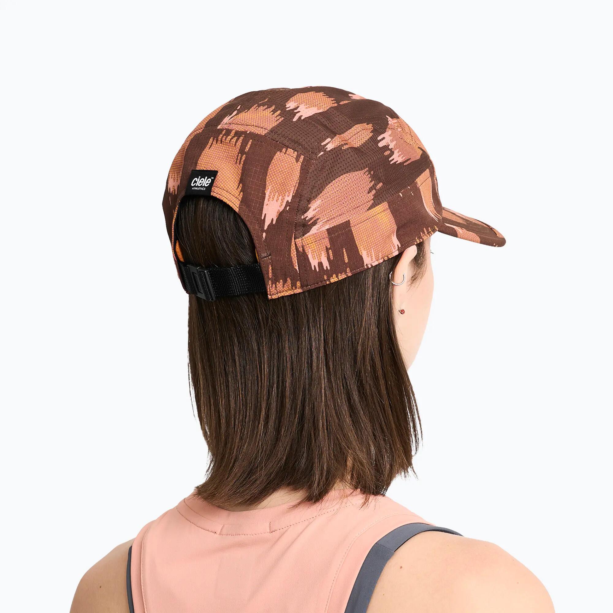 Cappellino con visiera Ciele Athletics GOCap Field AllOverPrint Cheetah oak 6/7