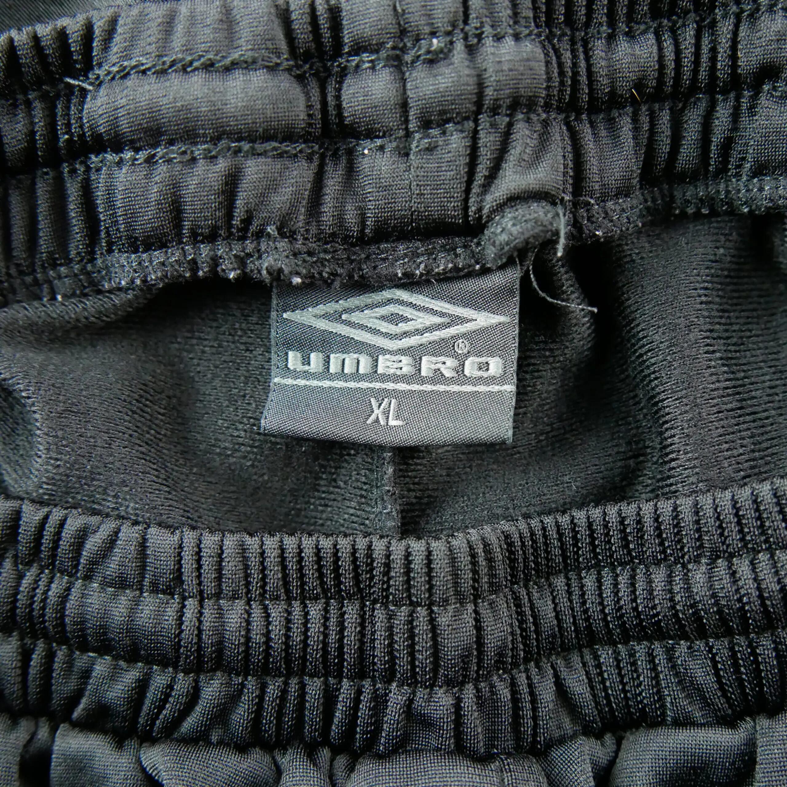 Second life - Joggings męskie z kontrastowymi lamówkami Umbro - Stan dobry 8/9