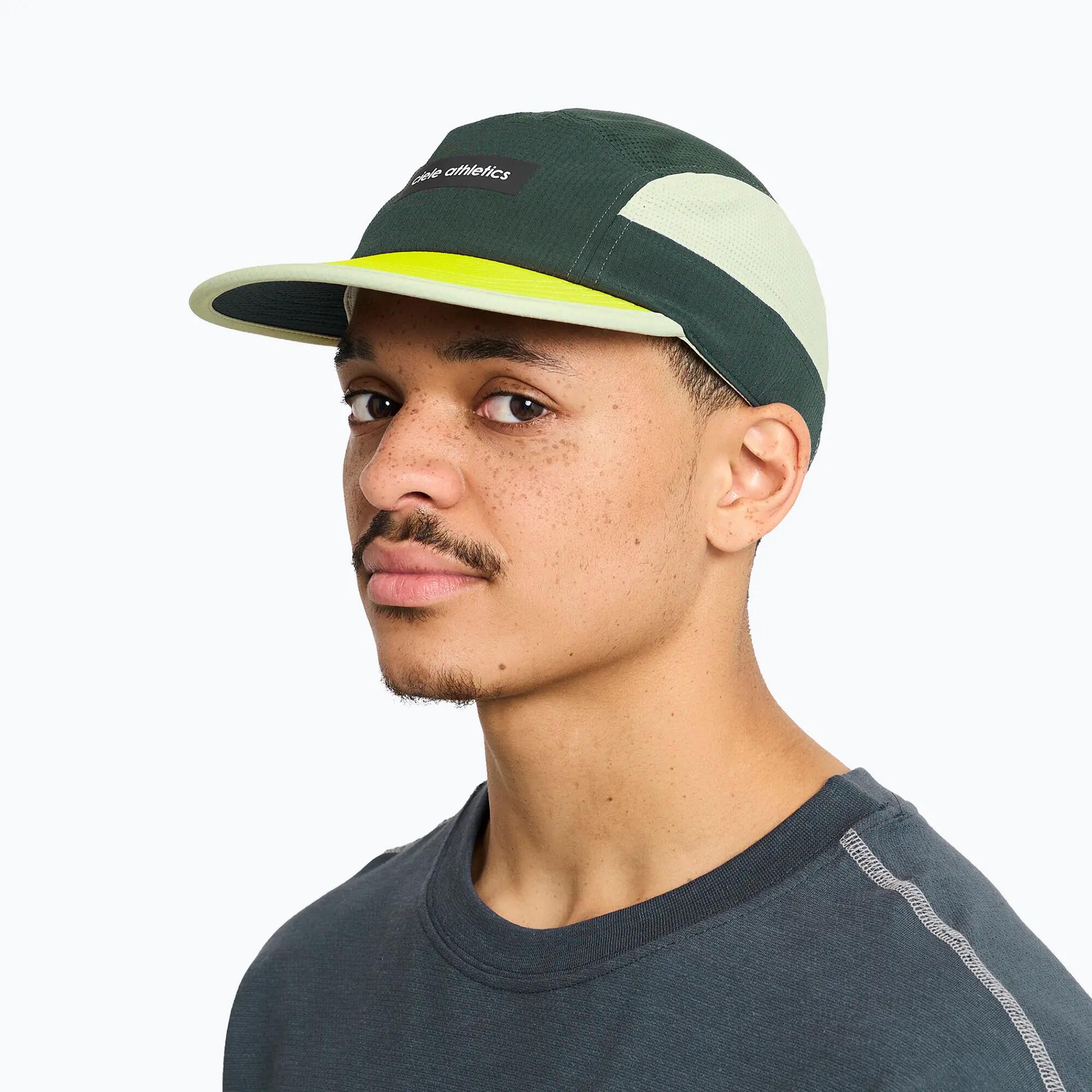 Casquette à visière Ciele Athletics GOCap Field Iconic Bar spruce/light moss 5/7