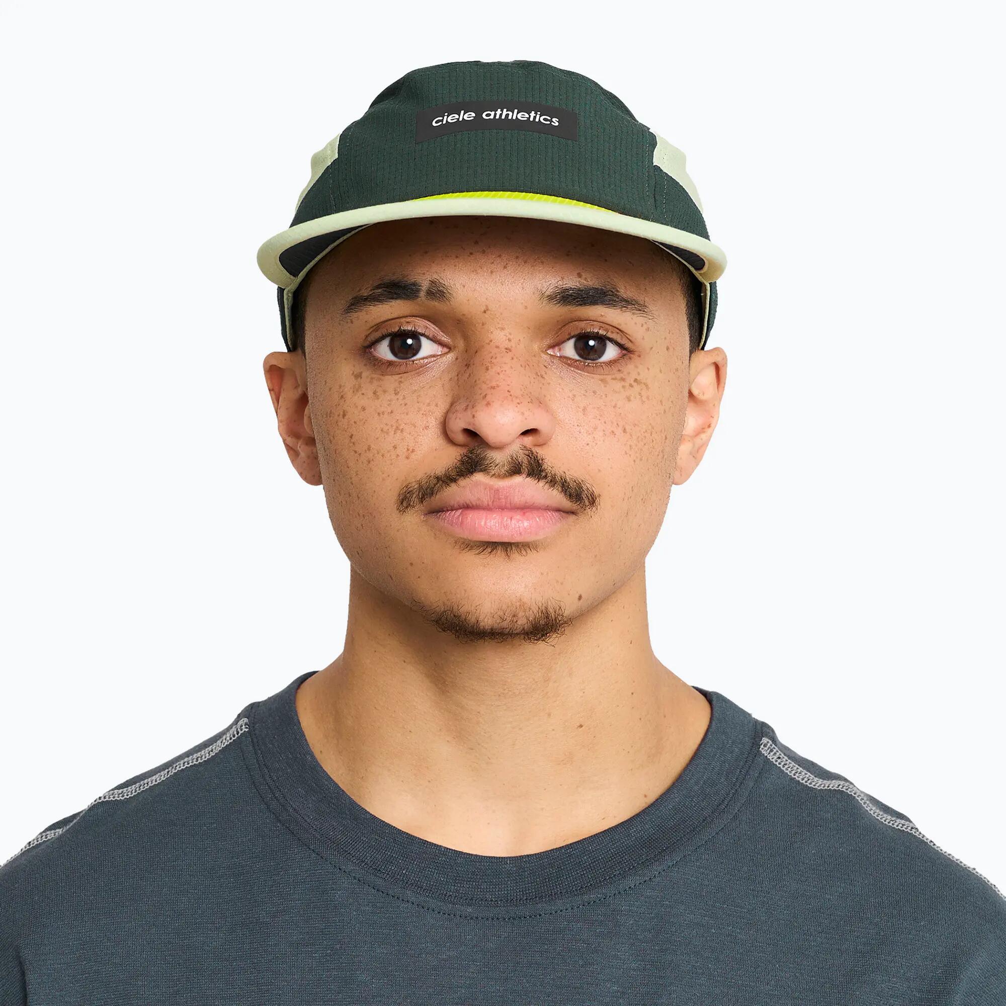 Casquette à visière Ciele Athletics GOCap Field Iconic Bar spruce/light moss 4/7