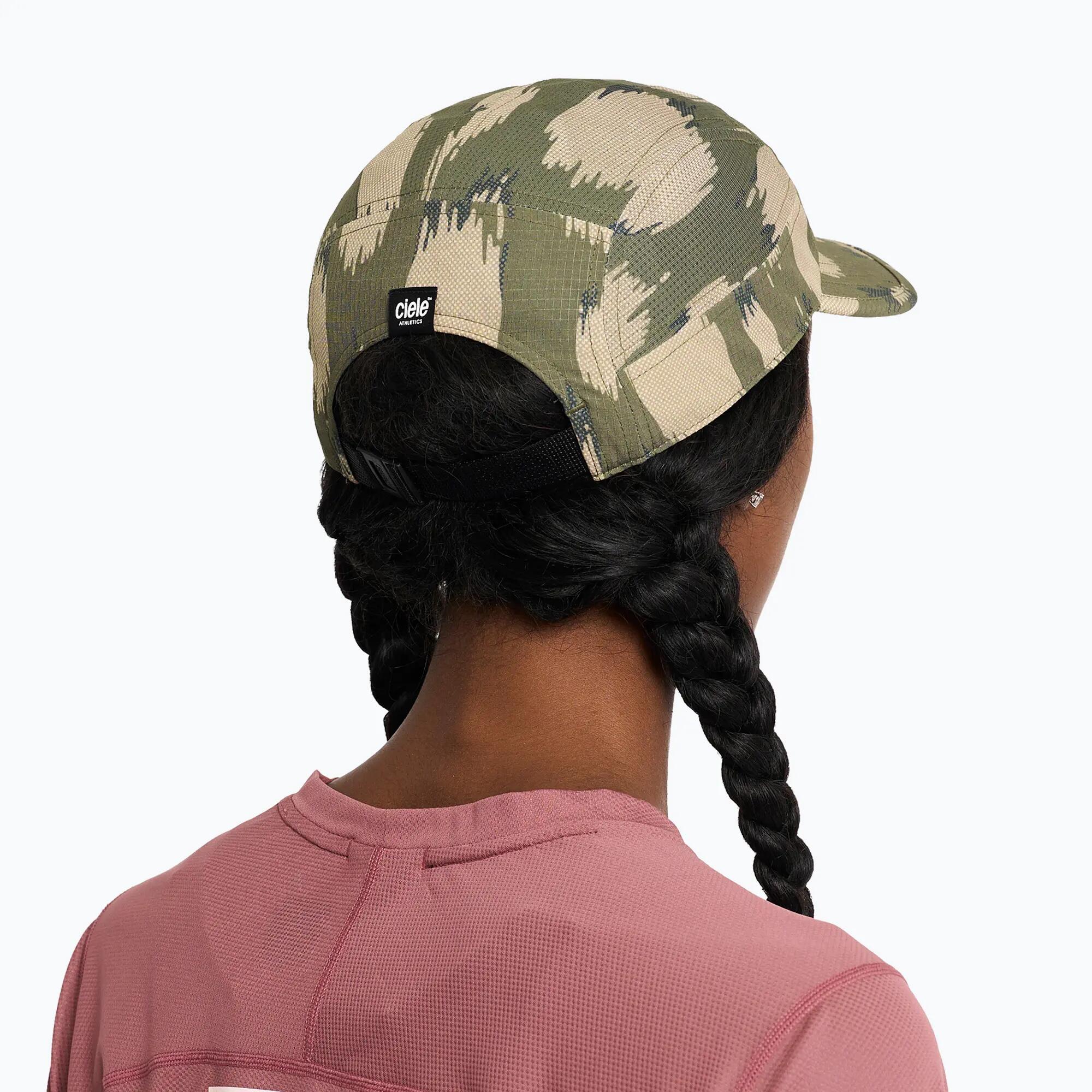 Cappellino con visiera Ciele Athletics GOCap Field AllOverPrint Cheetah kombu 6/7