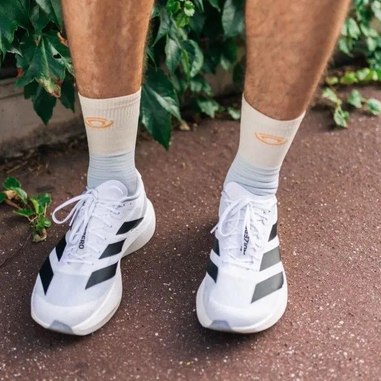 BV Sport Run Marathon High Socks in Beige/Blue 4/5