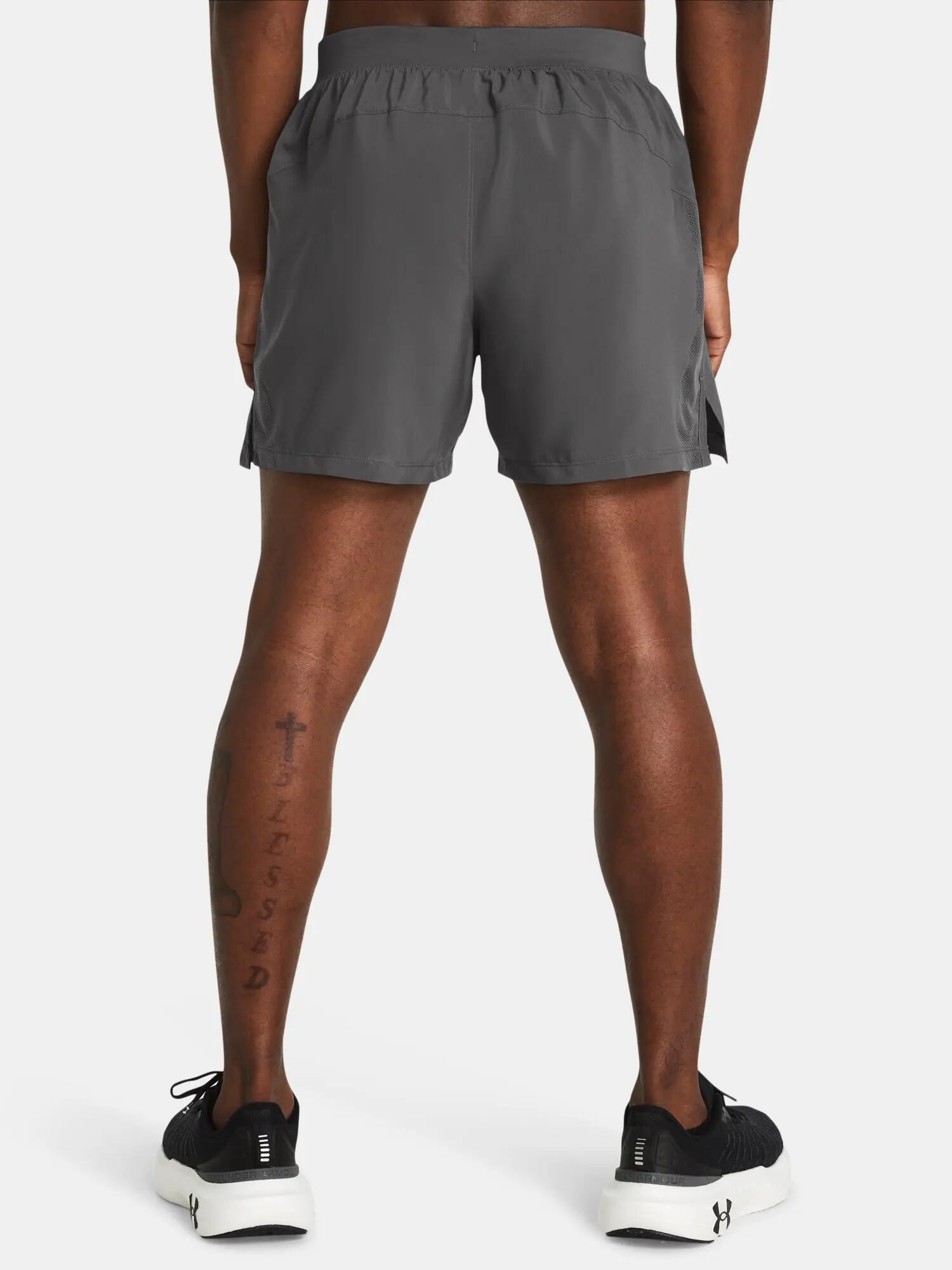Férfi rövidnadrág Under Armour UA LAUNCH 5'' SHORTS-GRY (szürke) 2/7