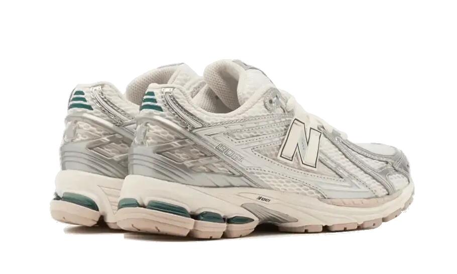New Balance 1906R Silver Metallic Sea Salt 3/6