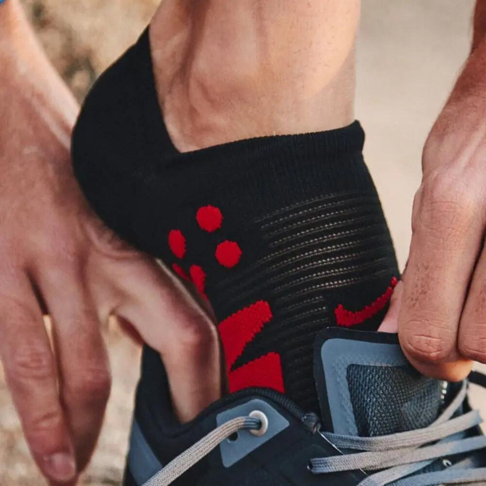 Calcetines No Show Socks Black/ Red running Unisex Rojo Compressport 3/5