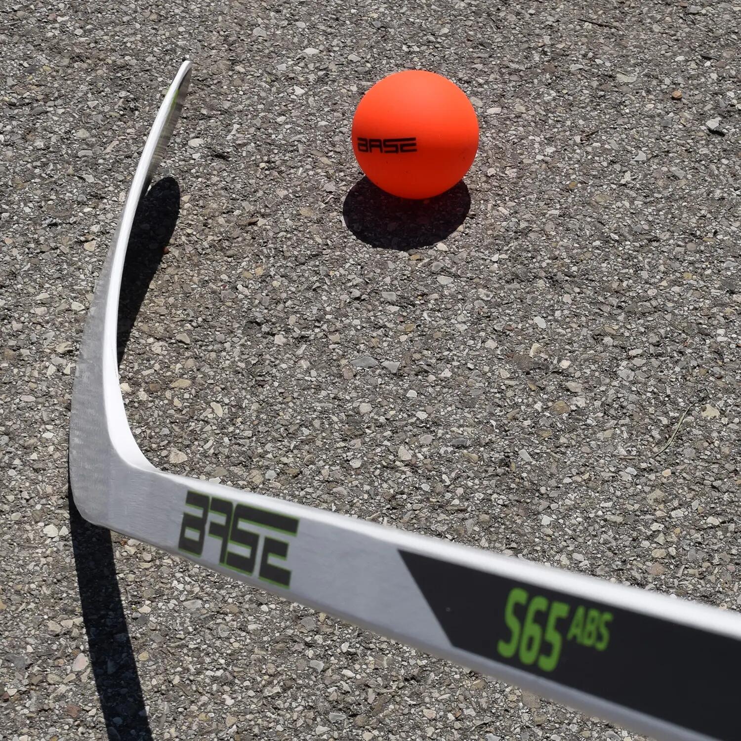 BASE Liquid Filled, papieren doos, oranje straathockeybal 5/6
