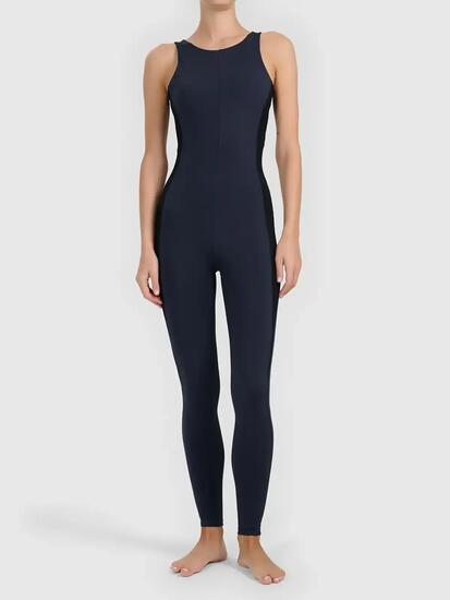 Ensemble de sport pour femmes, idéal pour le yoga et le fitness.
