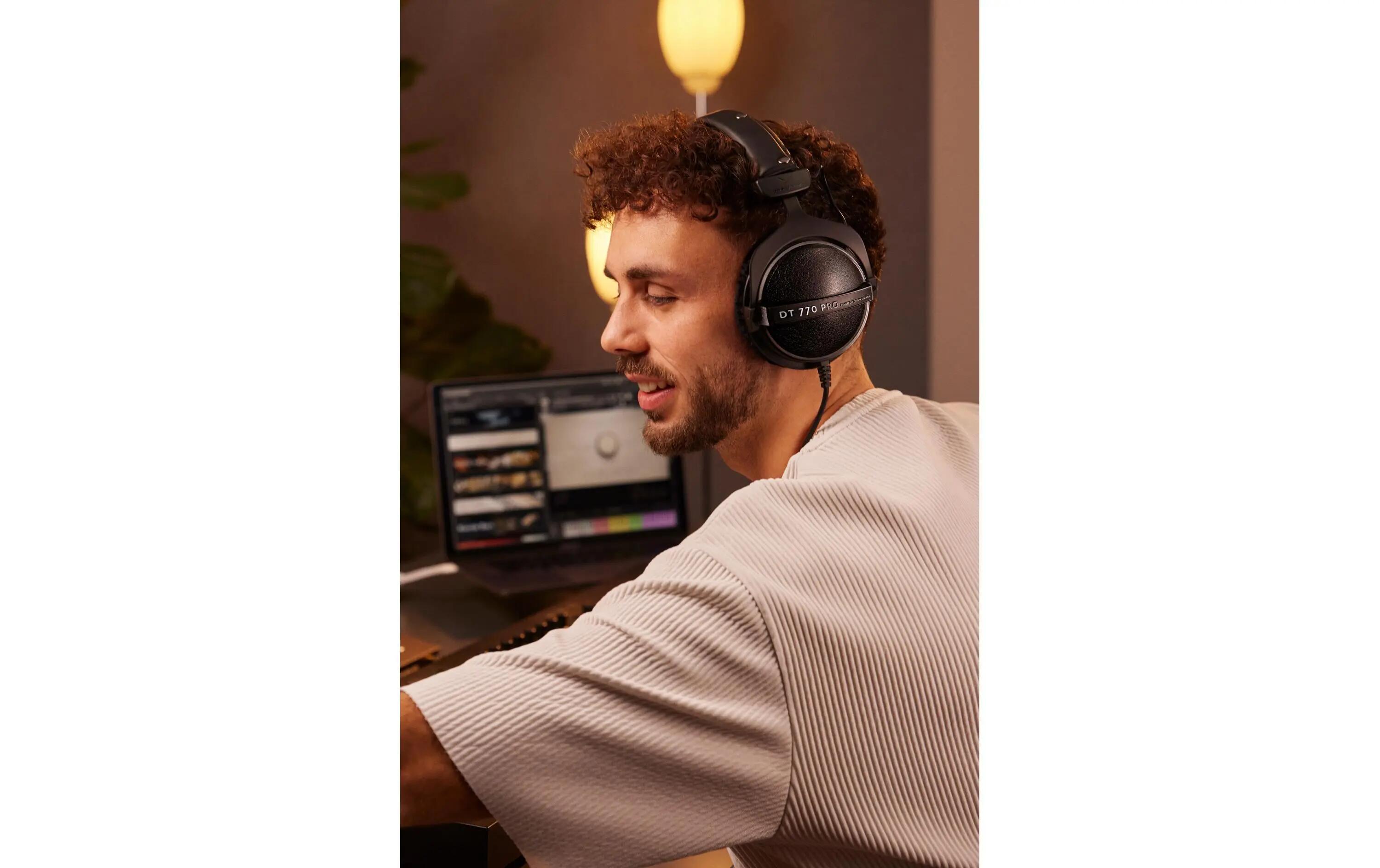 Beyerdynamic DT 770 Pro Black Cuffie Over-Ear 250 Ω 2/3