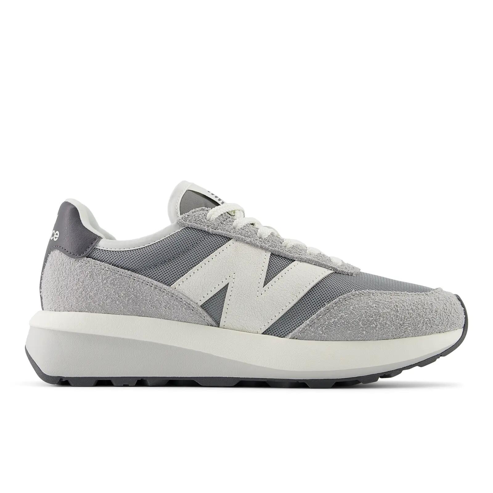 NEW BALANCE picture