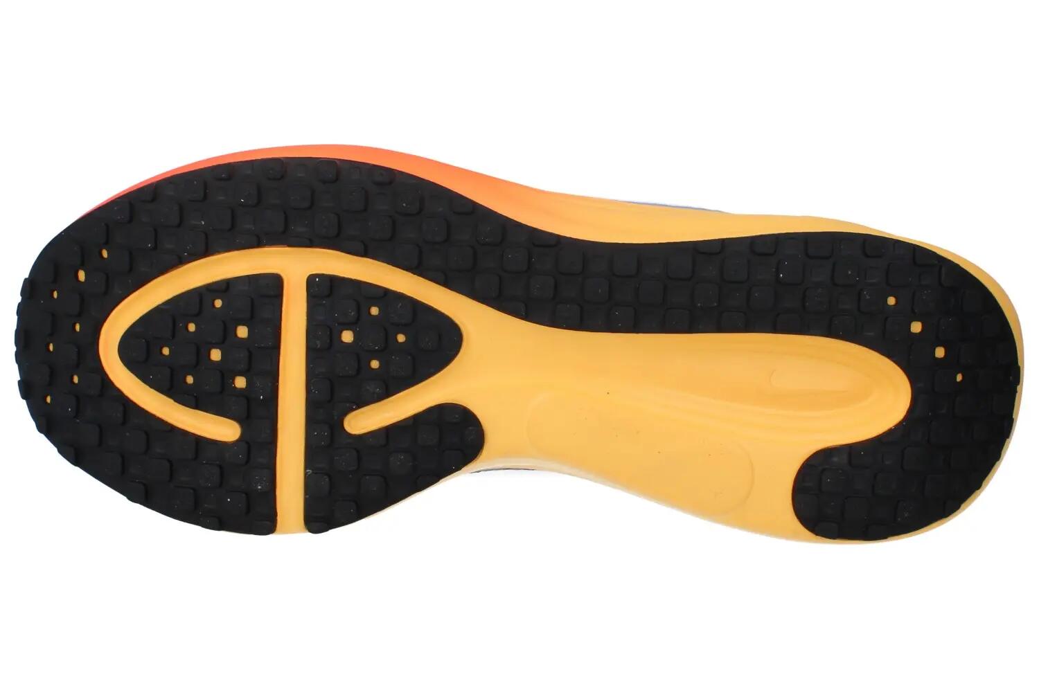 Nike Revolution 8 5/6