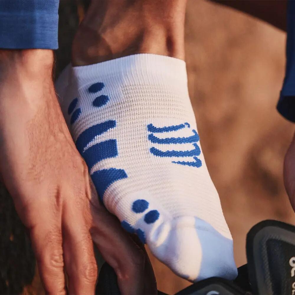 Calcetines No Show Socks White/ Blue running Hombre Azul Compressport 3/3