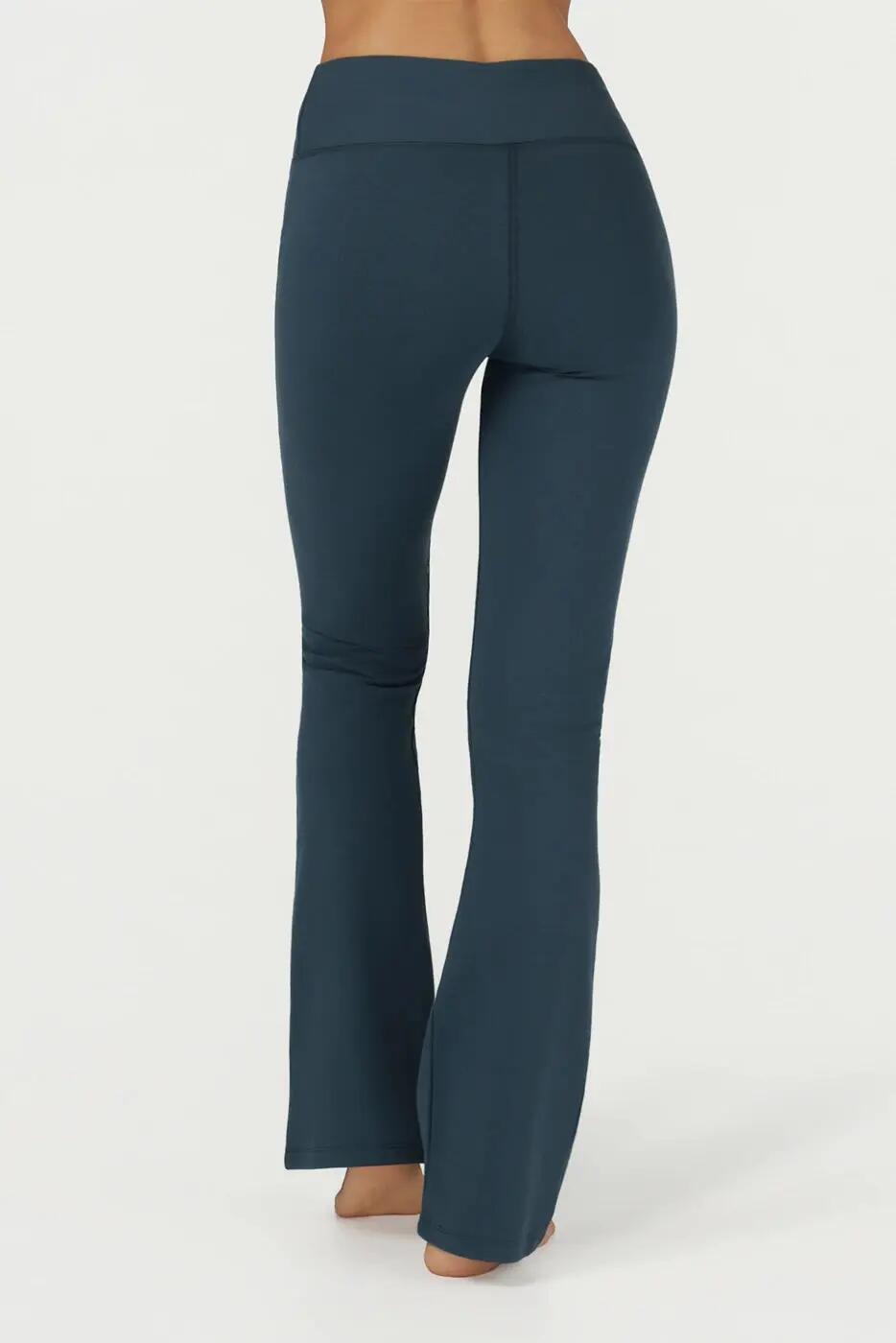 Pantalon de Yoga/Pilates Anandafied avec jambes évasées sur les hanches  - Orion 3/6
