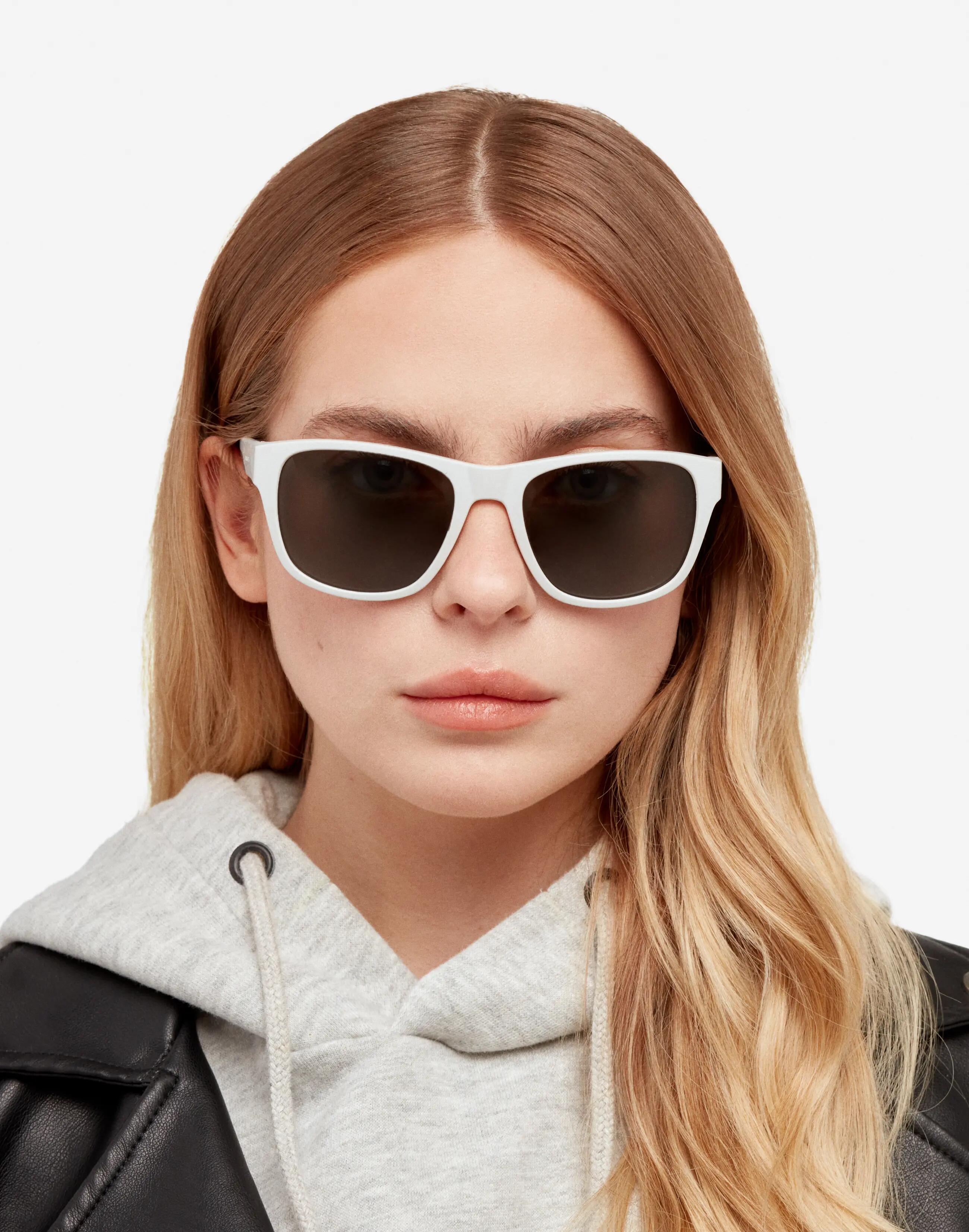 HAWKERS Lunettes de soleil homme et femme CLOUD BLACK DARK POLARIZED - OWENS 6/7