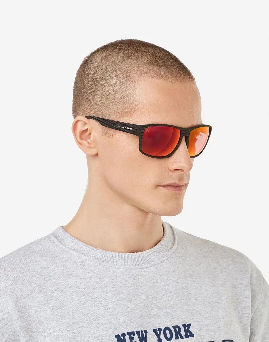 HAWKERS - Zonnebril voor mannen en vrouwen FASTER RAW CARBON BLACK RUBY 7/7
